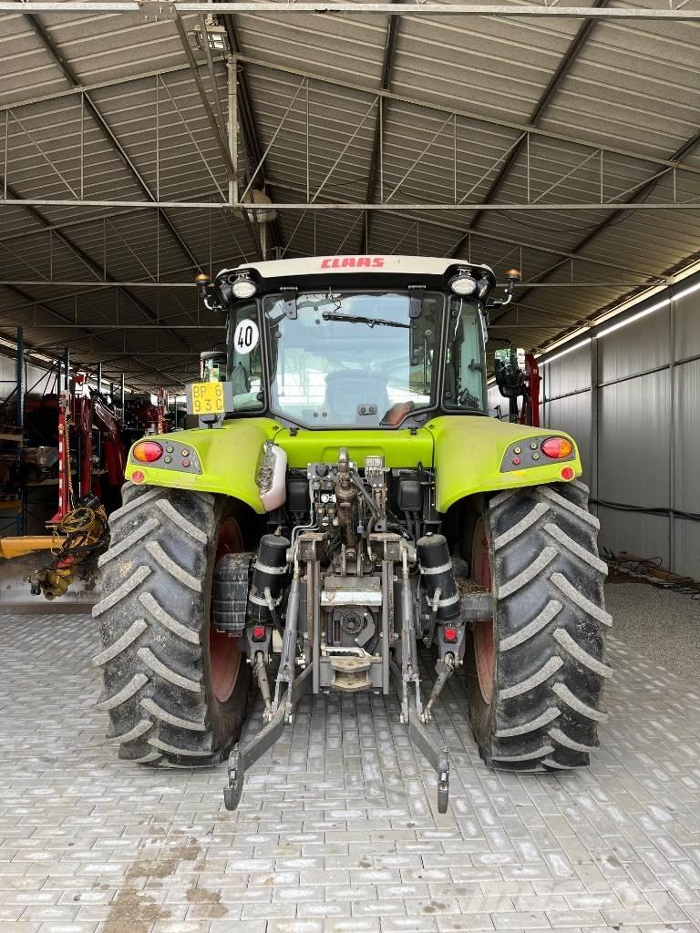 CLAAS Arion 440 Traktori