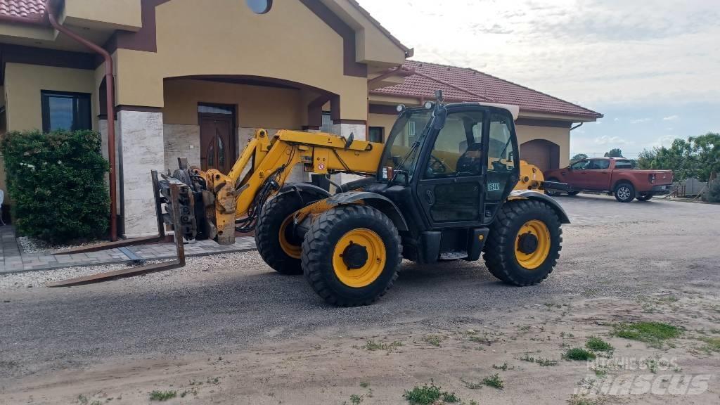 JCB 541-70 Poljoprivredni teleskopski utovarivači