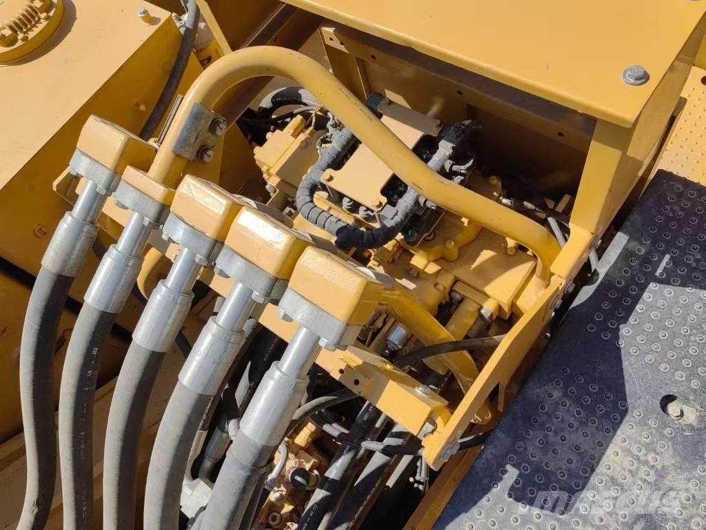 CAT 390 F Bageri guseničari