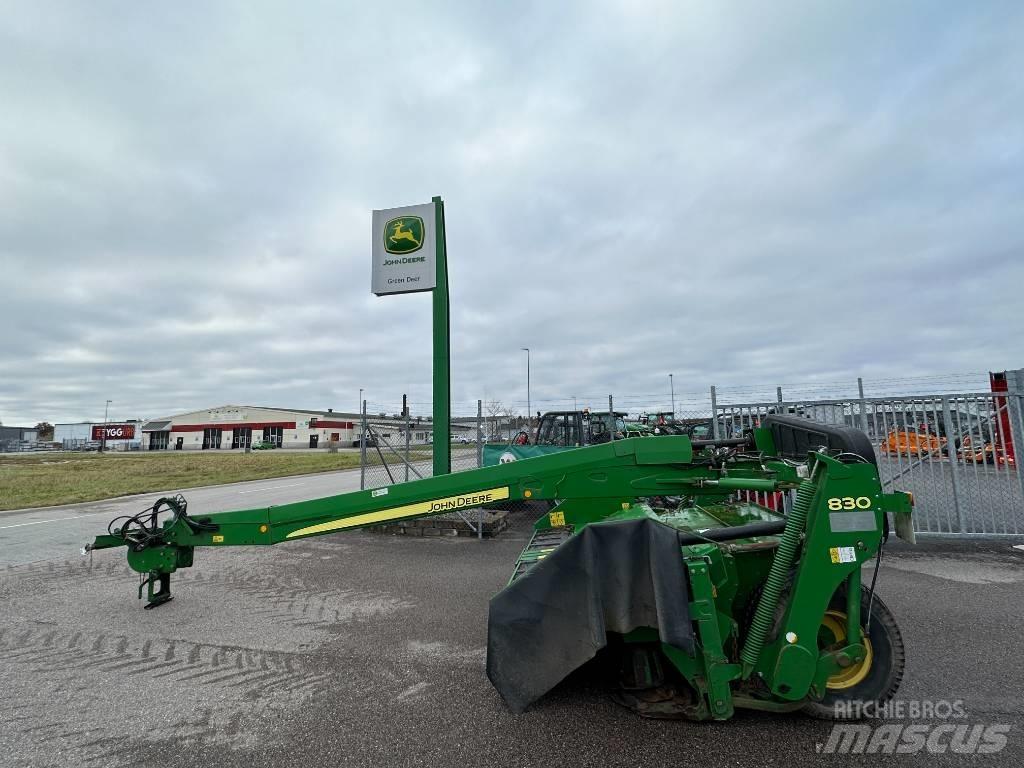 John Deere 830 Uređaji za kosačice