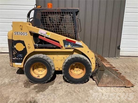 CAT 228 Skid steer mini utovarivači