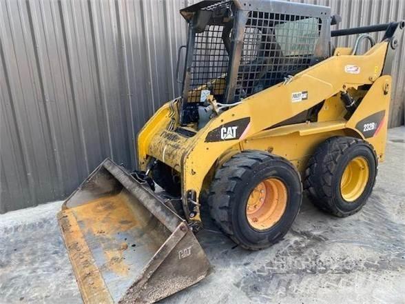 CAT 232B2 Skid steer mini utovarivači