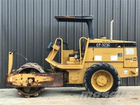 CAT CP-323C Valjci sa jednim bubnjem