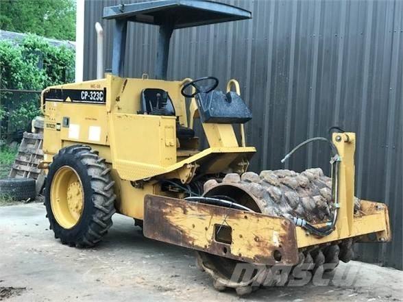 CAT CP-323C Valjci sa jednim bubnjem
