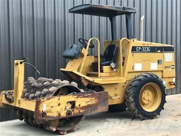 CAT CP-323C Valjci sa jednim bubnjem