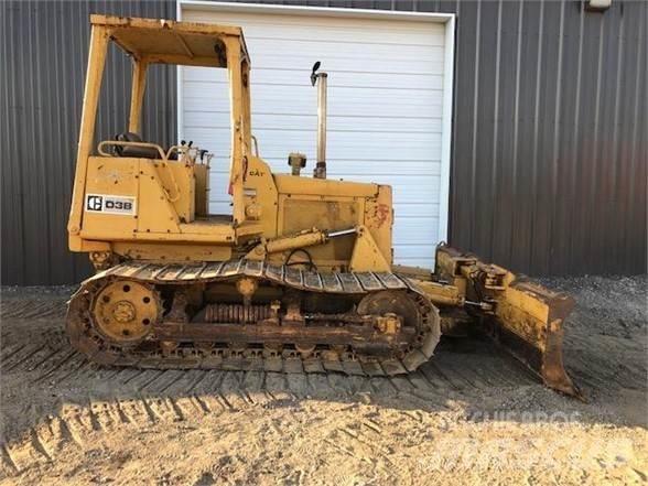 CAT D3B Buldožeri guseničari