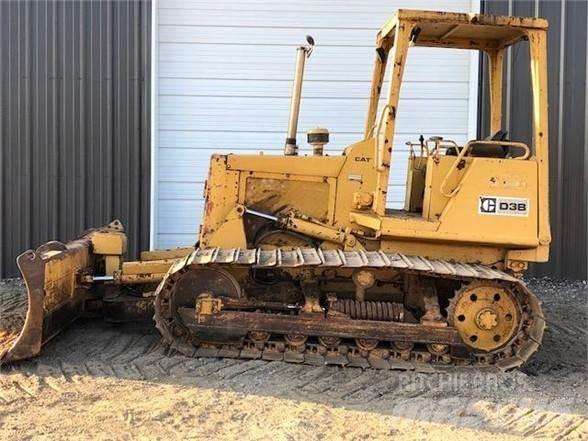 CAT D3B Buldožeri guseničari