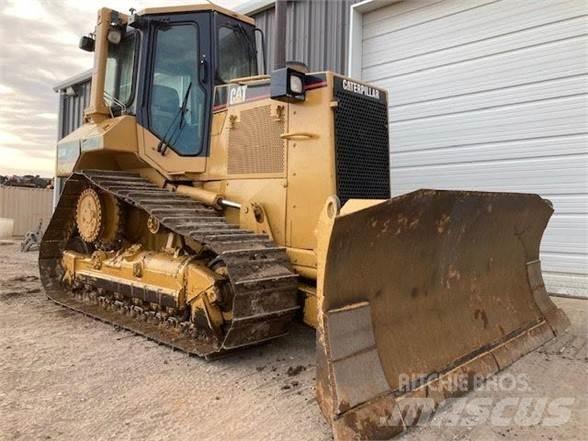 CAT D5M Buldožeri guseničari