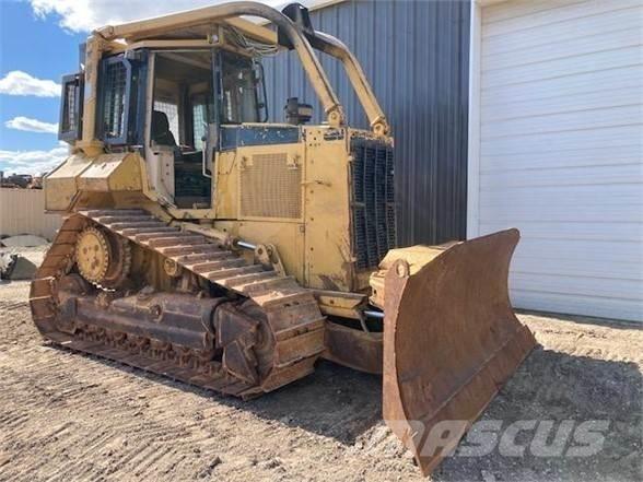 CAT D5M XL Buldožeri guseničari