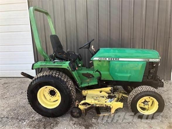 John Deere 855 Traktori