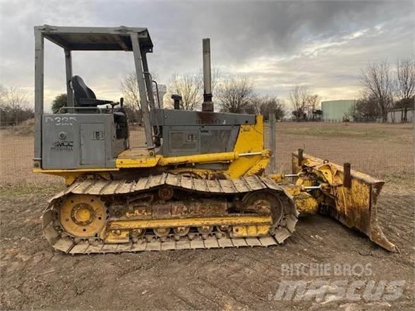 Komatsu D32P-1 Buldožeri guseničari