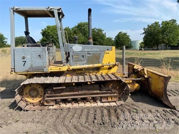 Komatsu D32P-1 Buldožeri guseničari