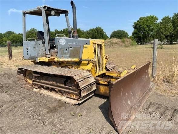 Komatsu D32P-1 Buldožeri guseničari