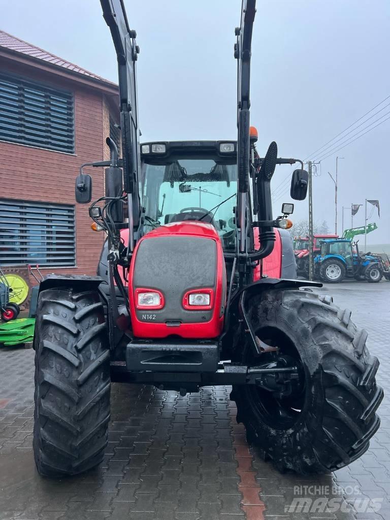 Valtra N 142 Traktori