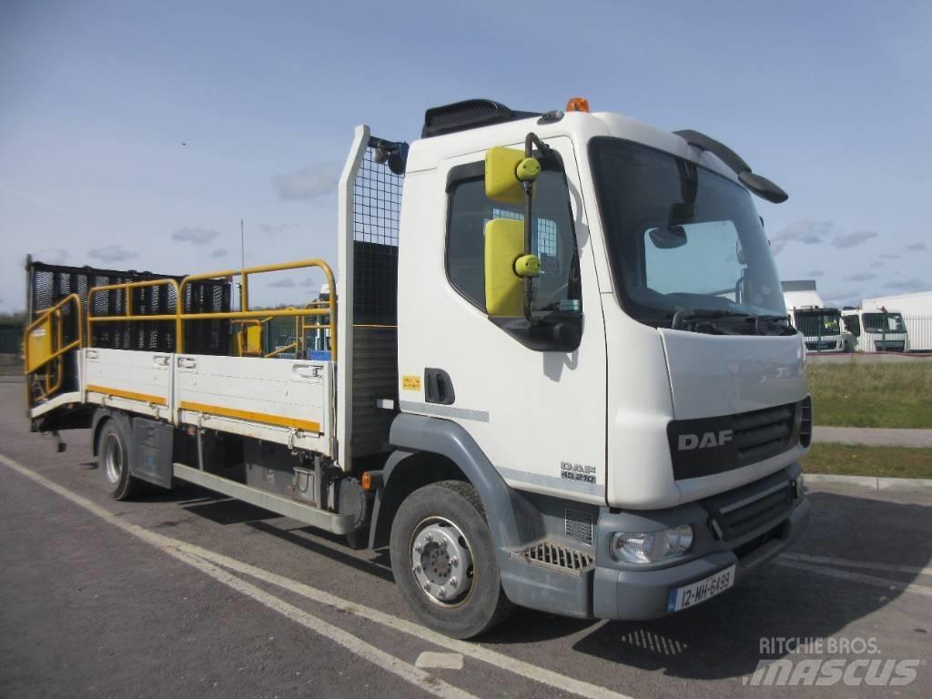 DAF 45.210 ATI Kamioni sa ravan platformom / vitlom