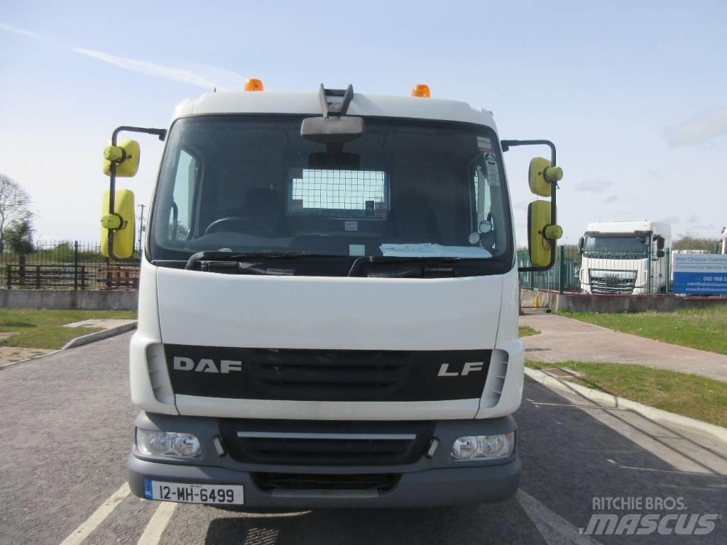 DAF 45.210 ATI Kamioni sa ravan platformom / vitlom