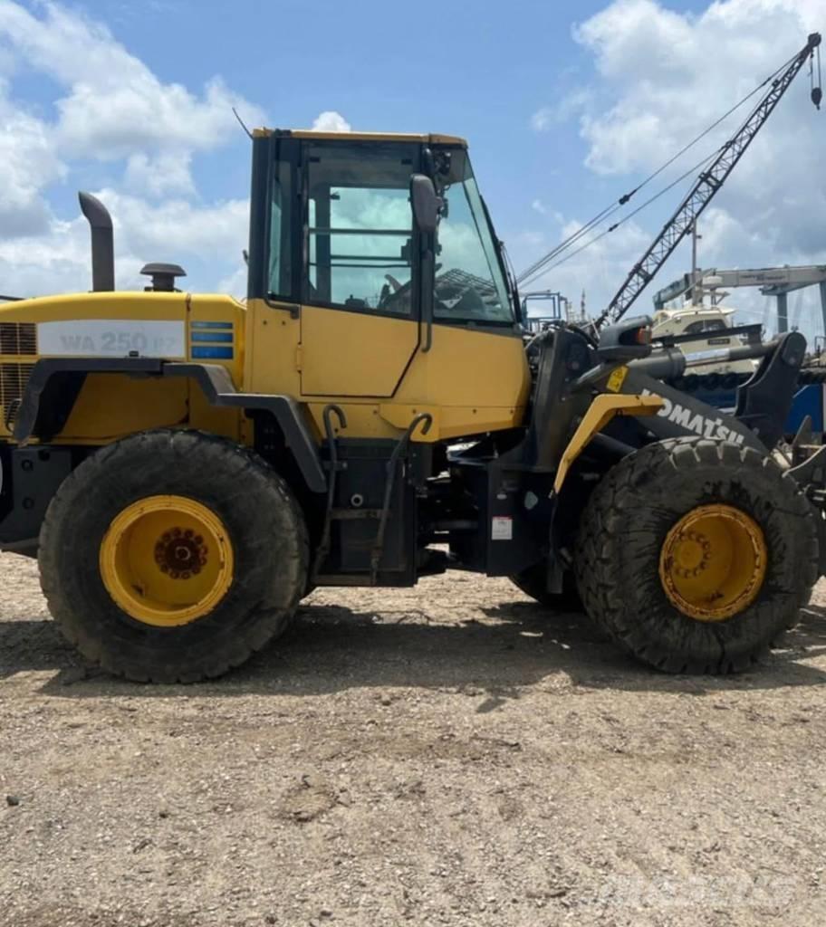Komatsu WA 250 PZ-6 Utovarivači na točkove