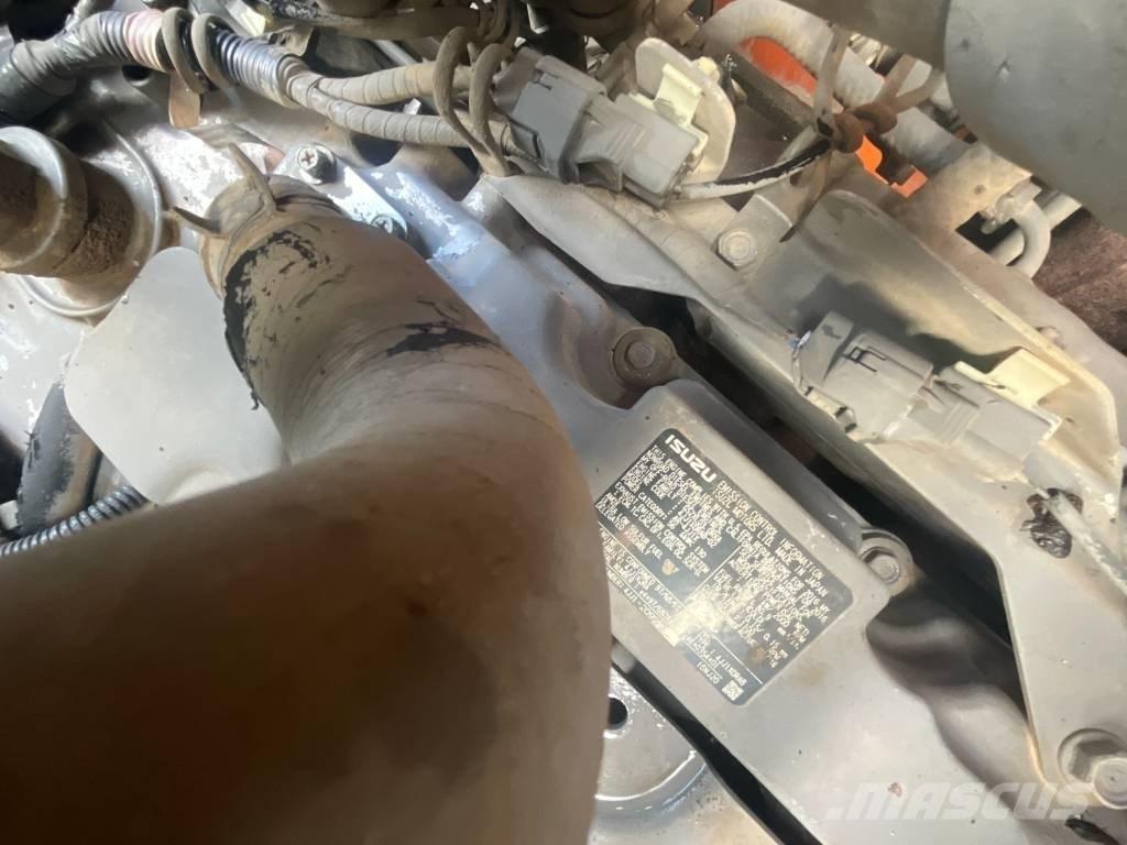 Hitachi ZX 135 US-6 Bageri guseničari