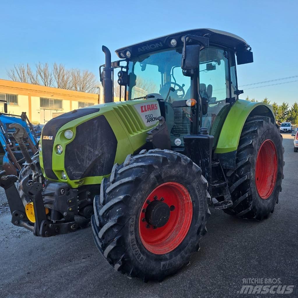 CLAAS Arion 550 Traktori