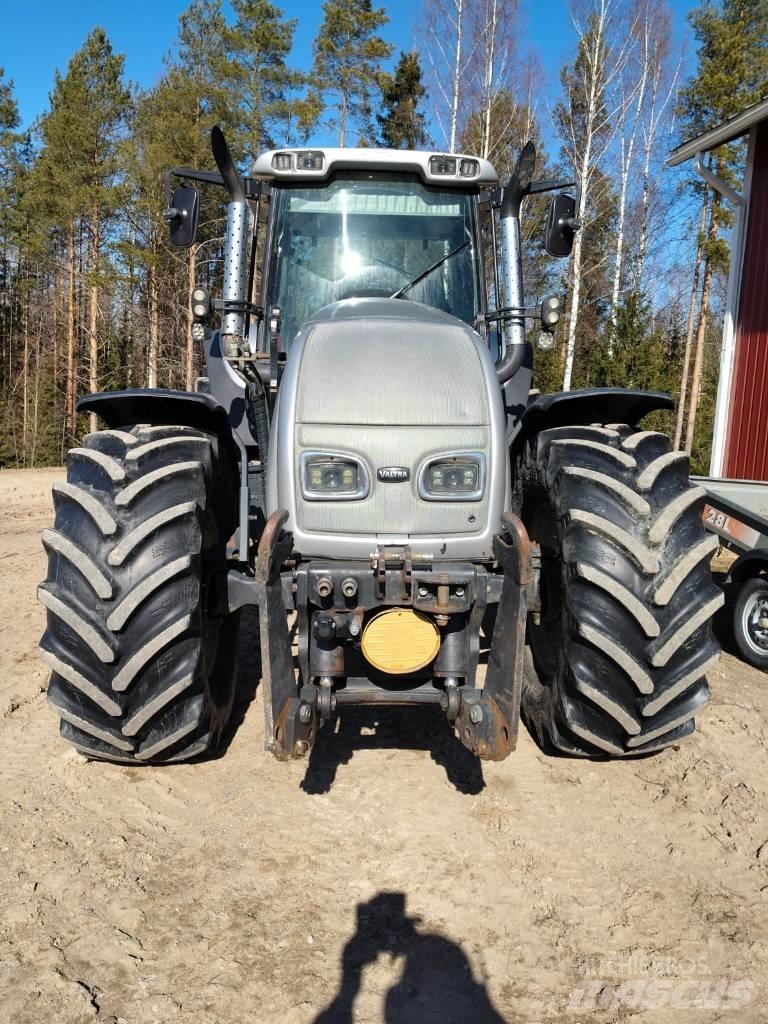 Valtra T130 Hi-Tek Traktori