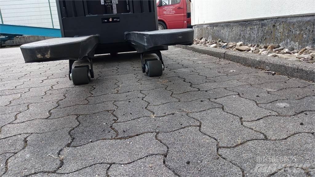 Toyota SWE160L Ručni električni viljuškar