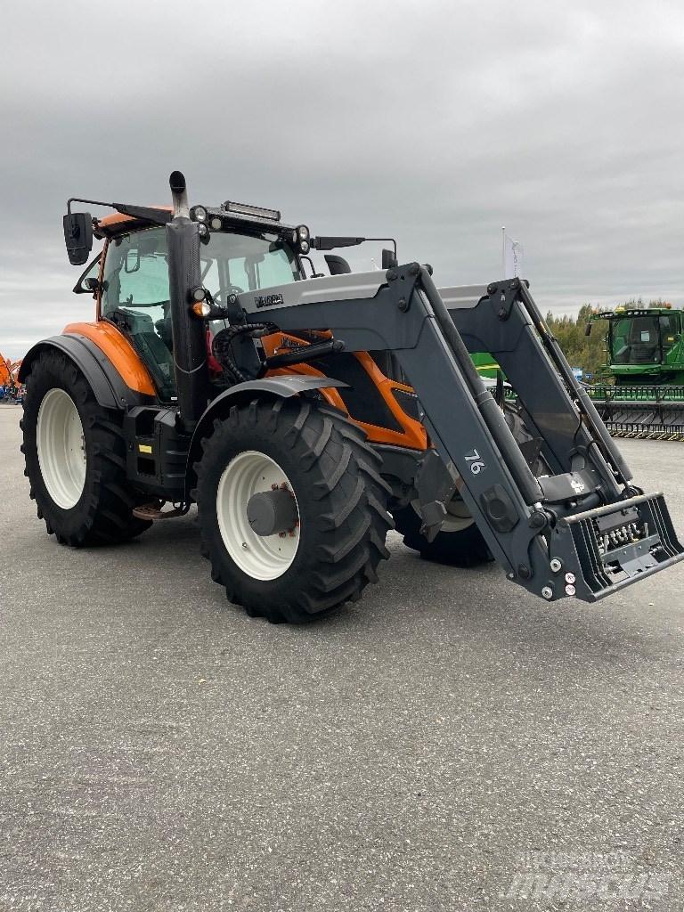 Valtra T 174 Traktori