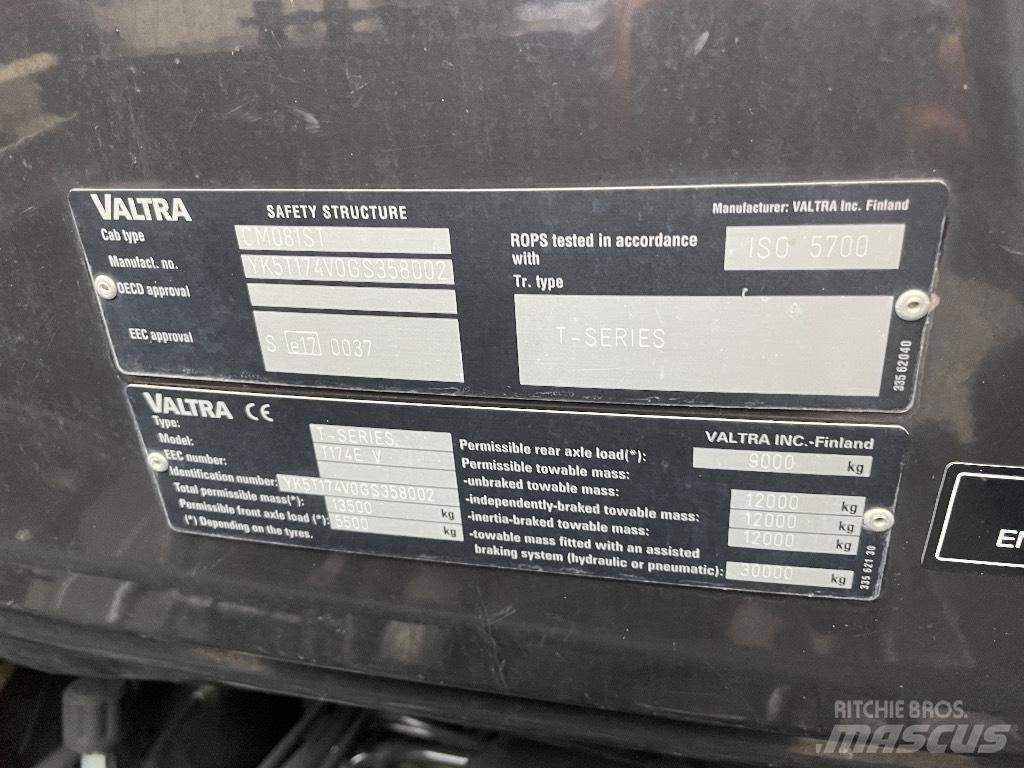 Valtra T 174 Traktori