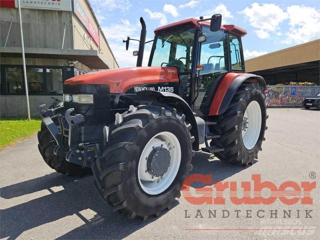 New Holland M 135 Traktori