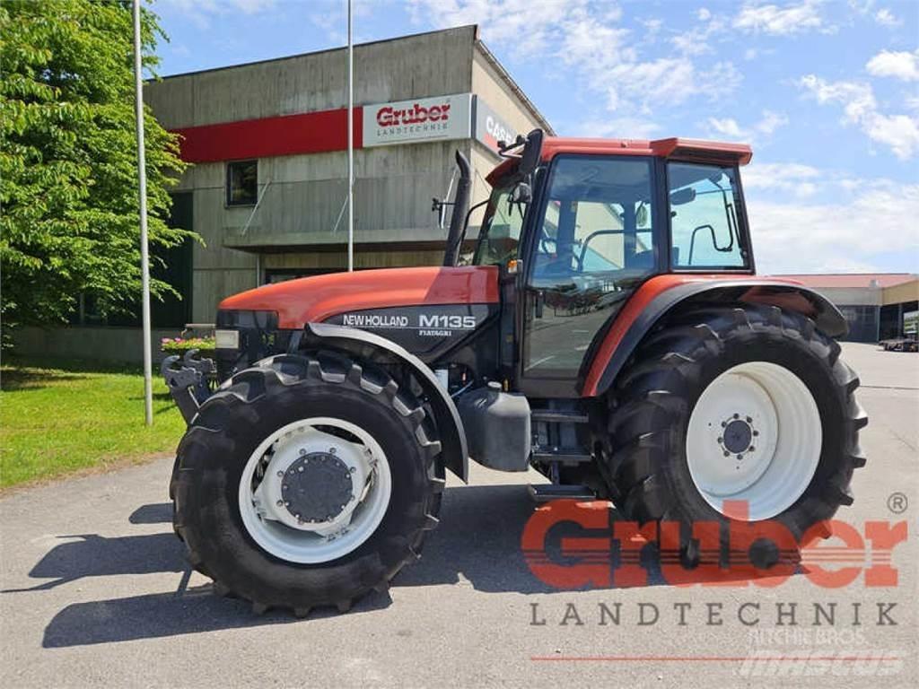 New Holland M 135 Traktori