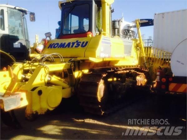 Komatsu D85EX-15 Buldožeri guseničari