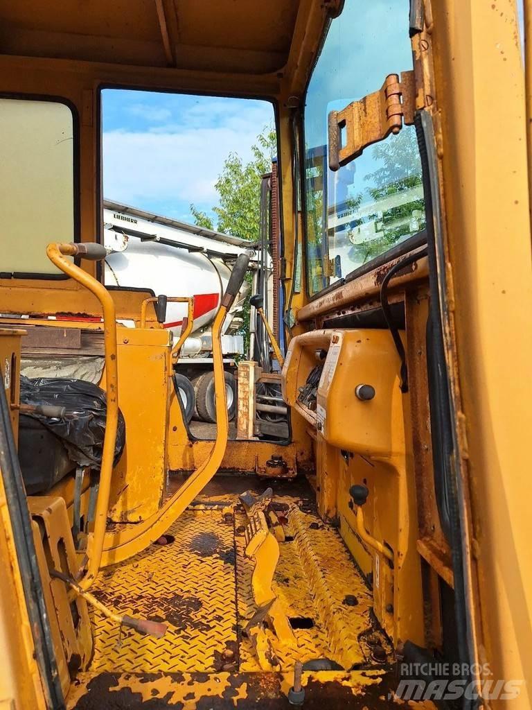 Komatsu D45-1 Buldožeri guseničari