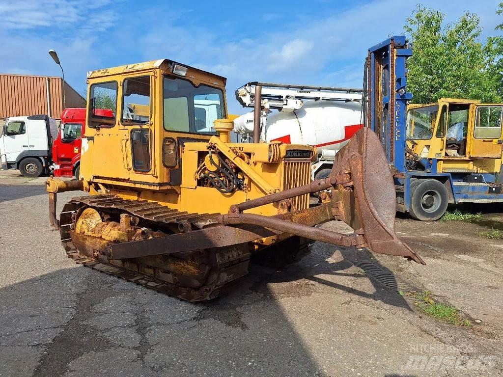 Komatsu D45-1 Buldožeri guseničari