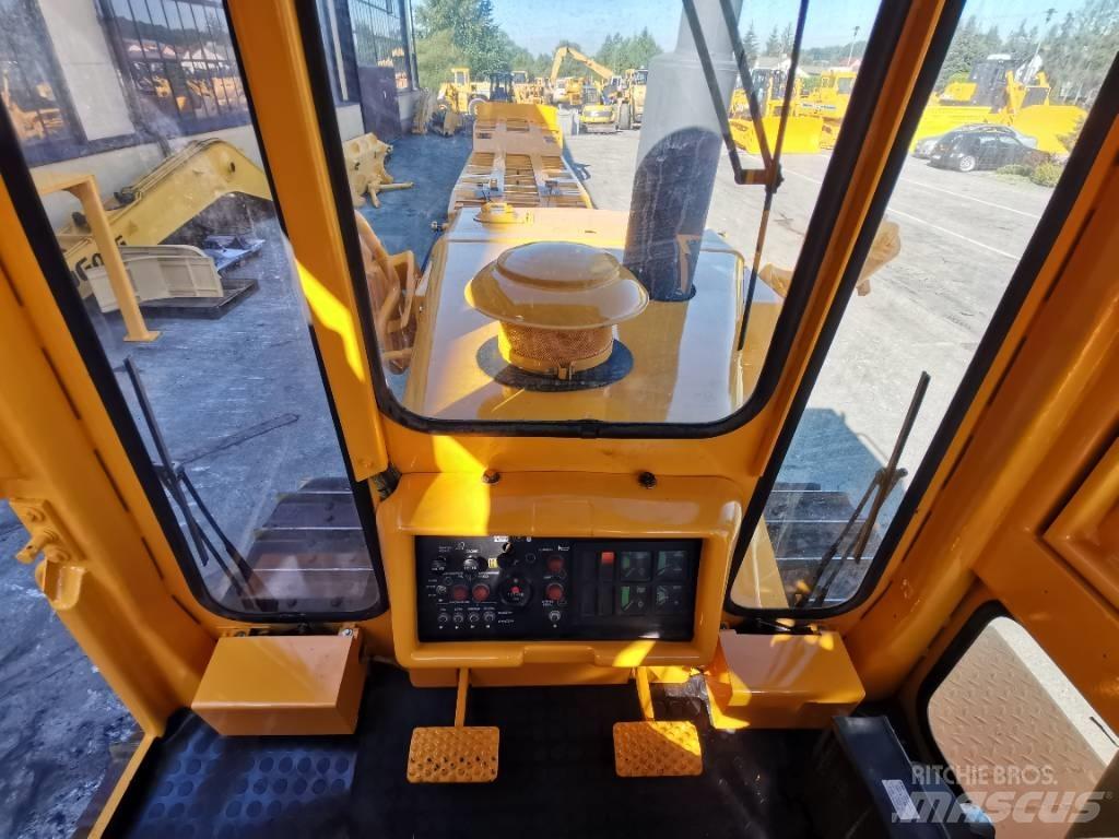 Dressta TD-20G Buldožeri guseničari