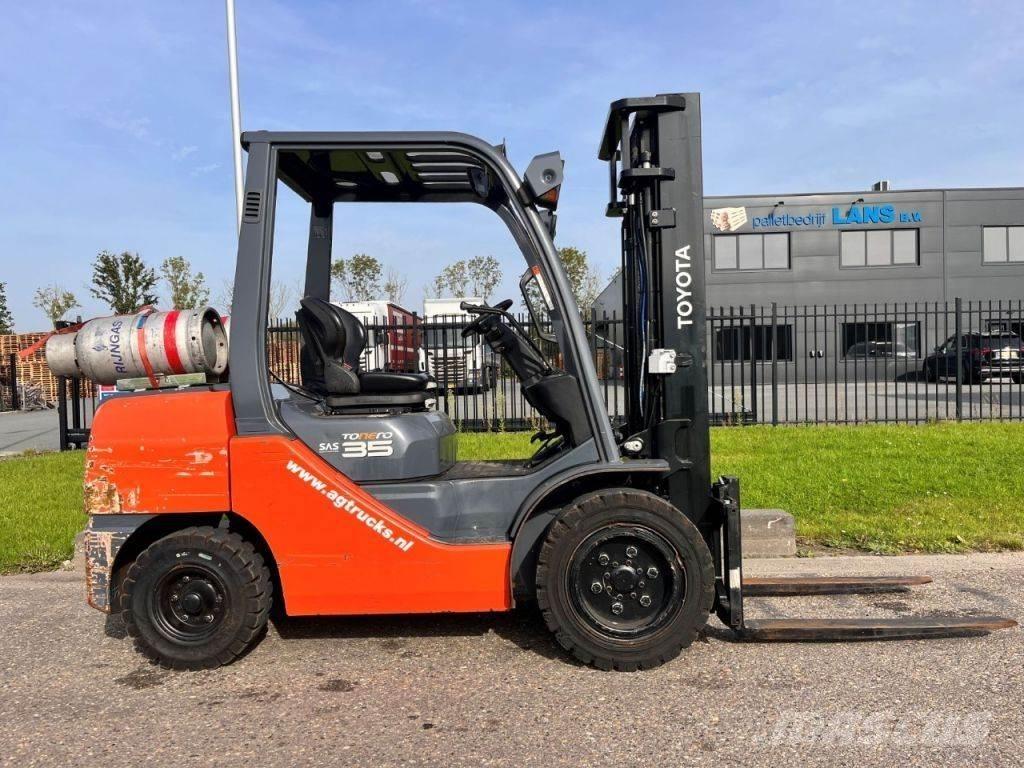 Toyota 02-8FGJF35 Plinski viljuškari