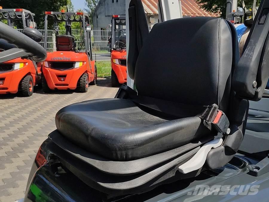 Nissan U1D2A25LH Plinski viljuškari