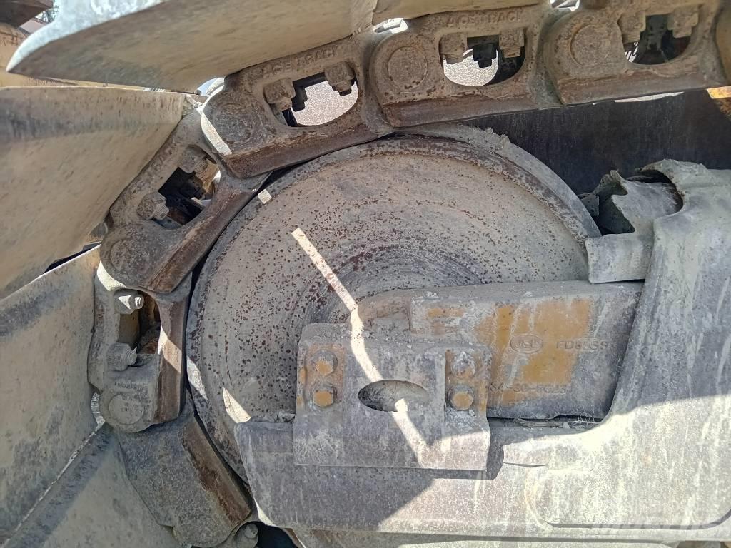 Komatsu D 65 PX-15 Buldožeri guseničari