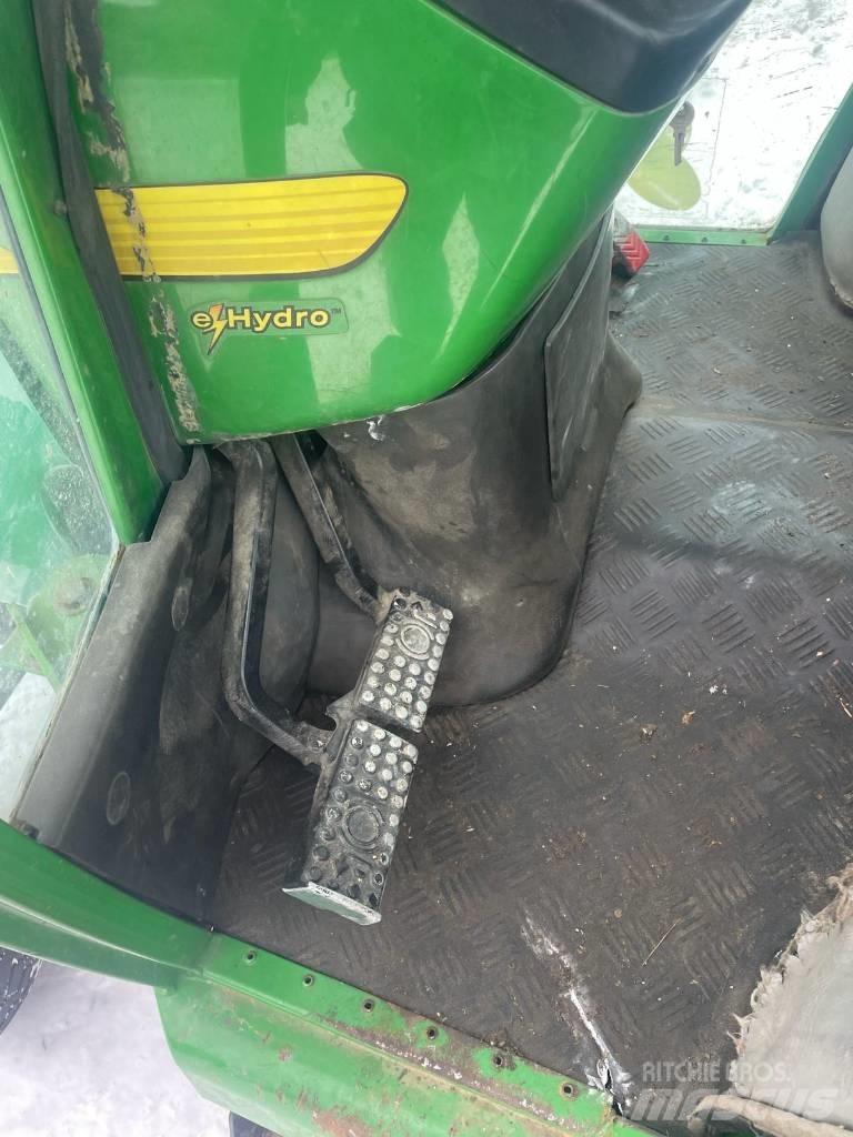 John Deere 4410 Manji traktori
