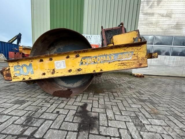 Vibromax 2000 Vučni vibracioni valjci