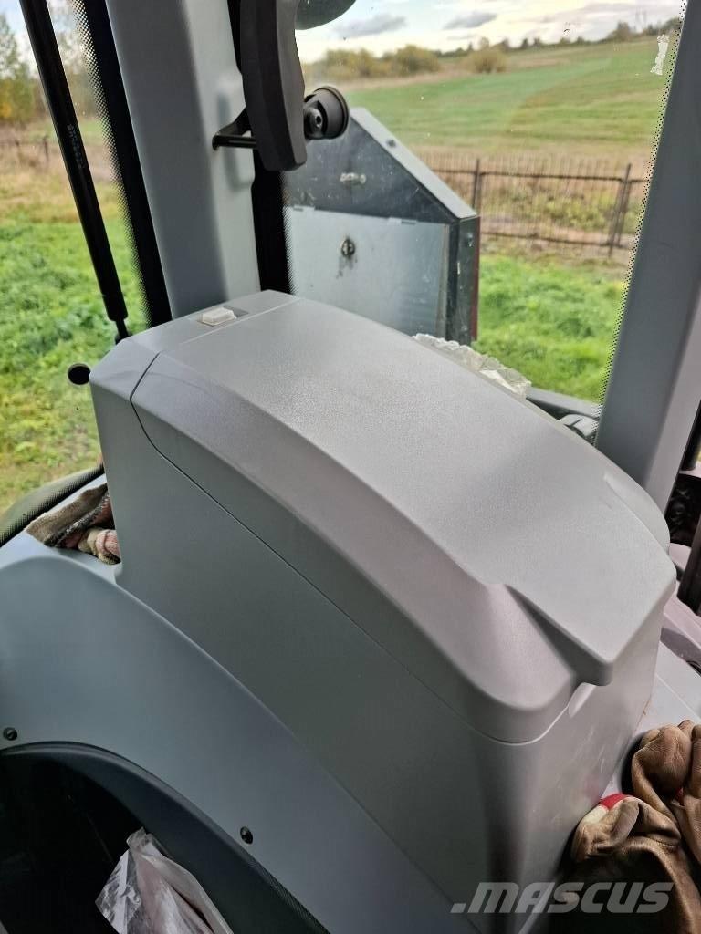 Valtra Q 305 Traktori