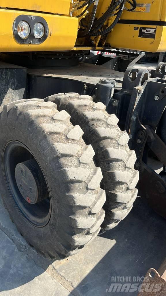 Komatsu PW 158-11 Bageri točkaši