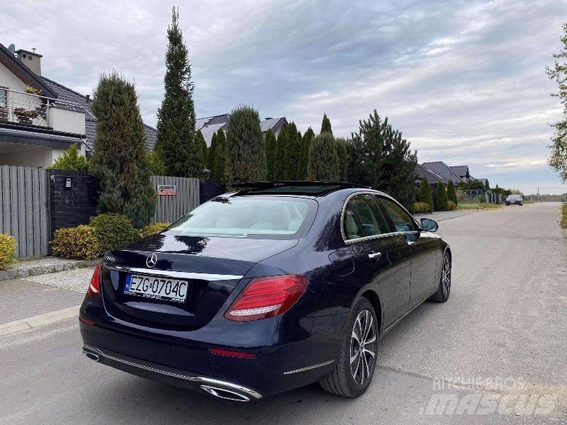 Mercedes-Benz E 300D Automobili