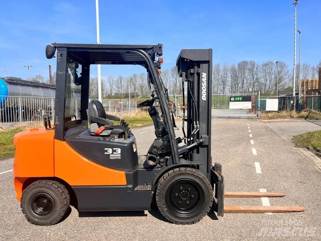 Doosan D33S- 7 Dizelski viljuškari