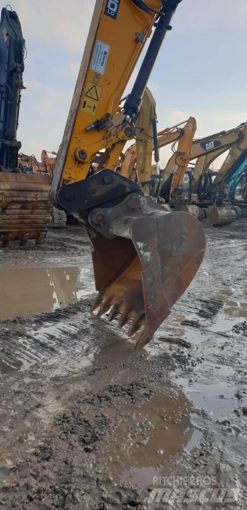 JCB JS 220 LC Bageri guseničari