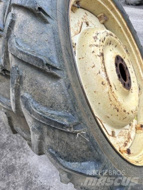 Dunlop 9.5R44 Gume, točkovi i felne