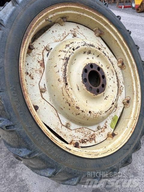 Dunlop 9.5R44 Gume, točkovi i felne