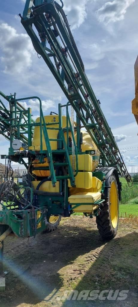 John Deere 840 i Vučene prskalice