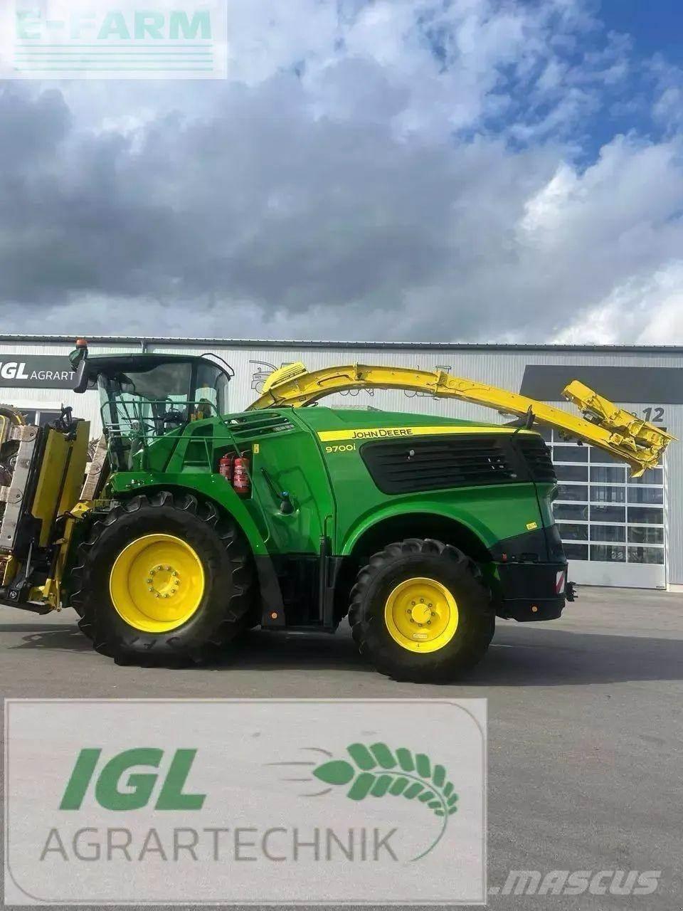 John Deere 9700 i Mašine za stočnu hranu sa sopstvenim pogonom