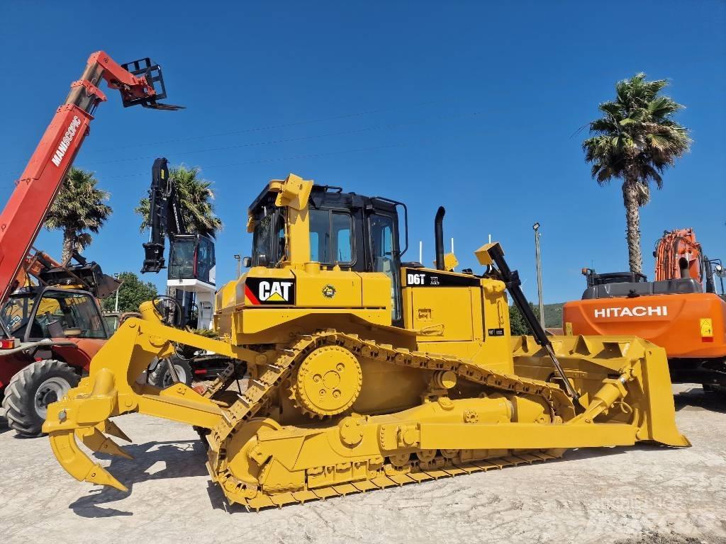 CAT D 6 T XL Buldožeri guseničari