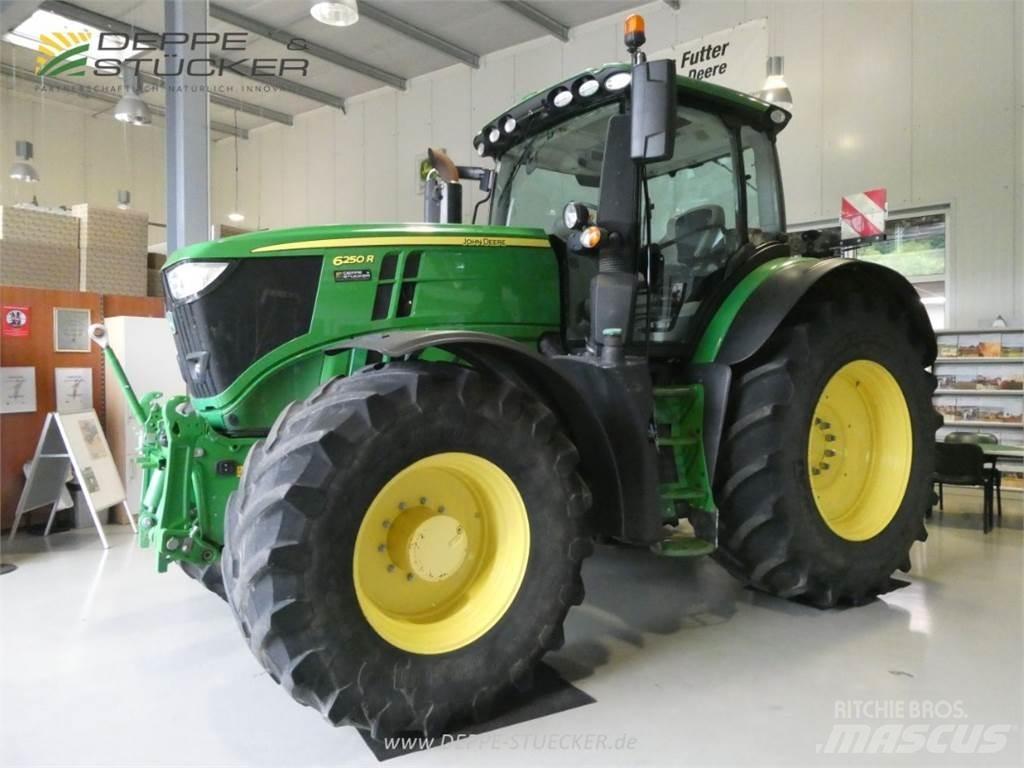 John Deere 6250R Traktori