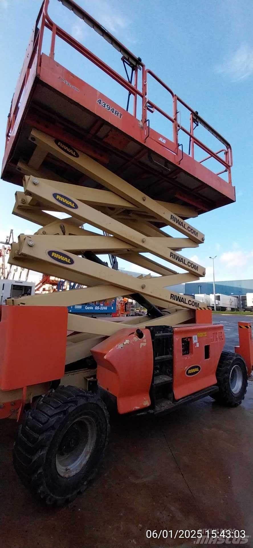 JLG 4394RT Makazaste platforme